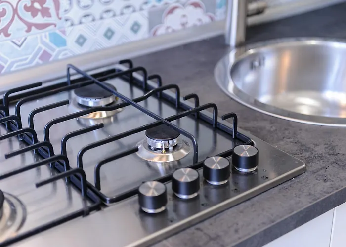 Via Aniello Falcone 72b * Naples