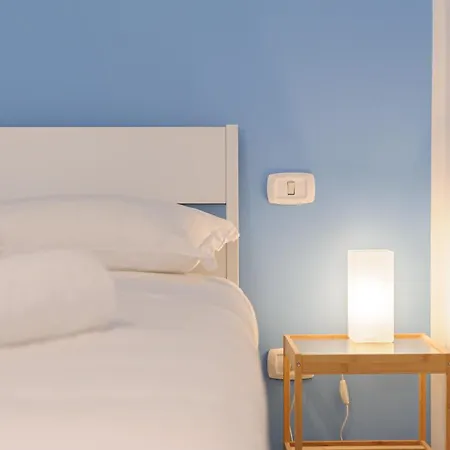 Via Aniello Falcone 72b *