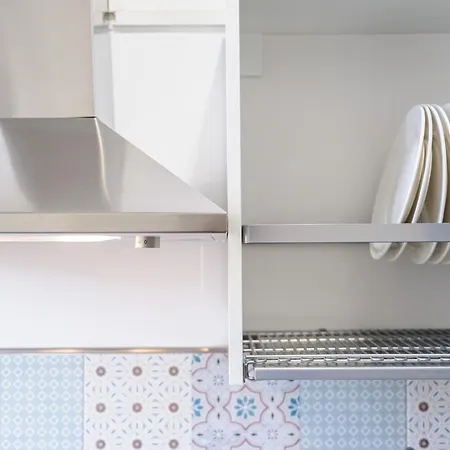 Via Aniello Falcone 72b *