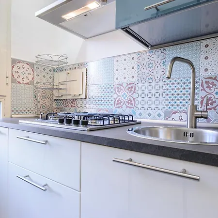 Via Aniello Falcone 72b Apartamento