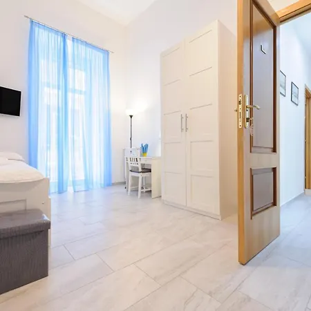 Via Aniello Falcone 72b Appartement *