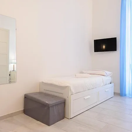 Via Aniello Falcone 72b