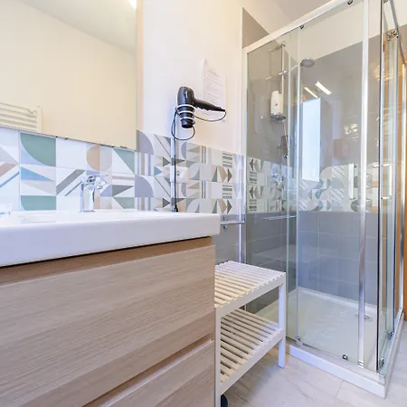 Via Aniello Falcone 72b *