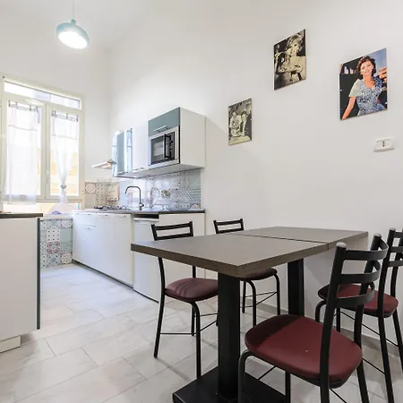 Via Aniello Falcone 72b Appartement Naples