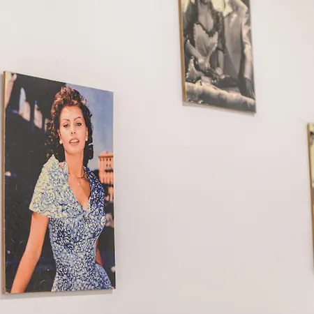 Via Aniello Falcone 72b