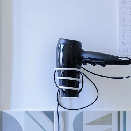 Via Aniello Falcone 72b *