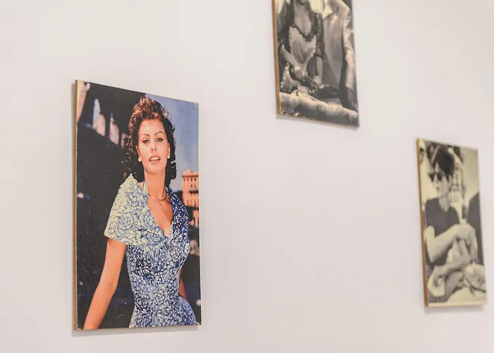 Via Aniello Falcone 72b