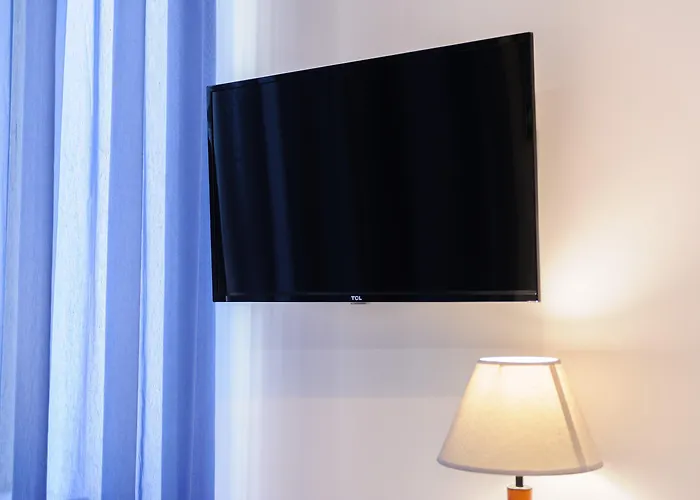 Via Aniello Falcone 72b *