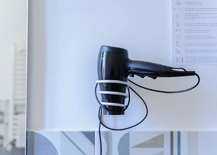 Via Aniello Falcone 72b *