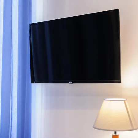 Via Aniello Falcone 72b *